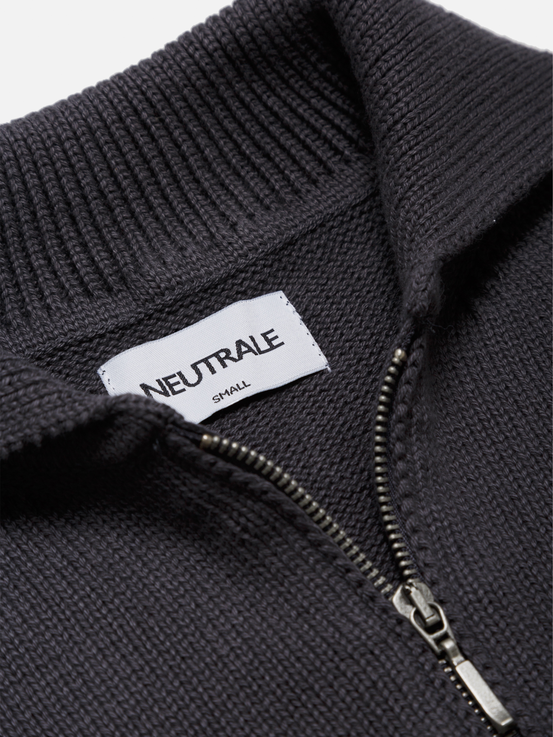 neutrale anthracite knit polo crafted from organic cotton in a relaxed cut and ribbed cuffs