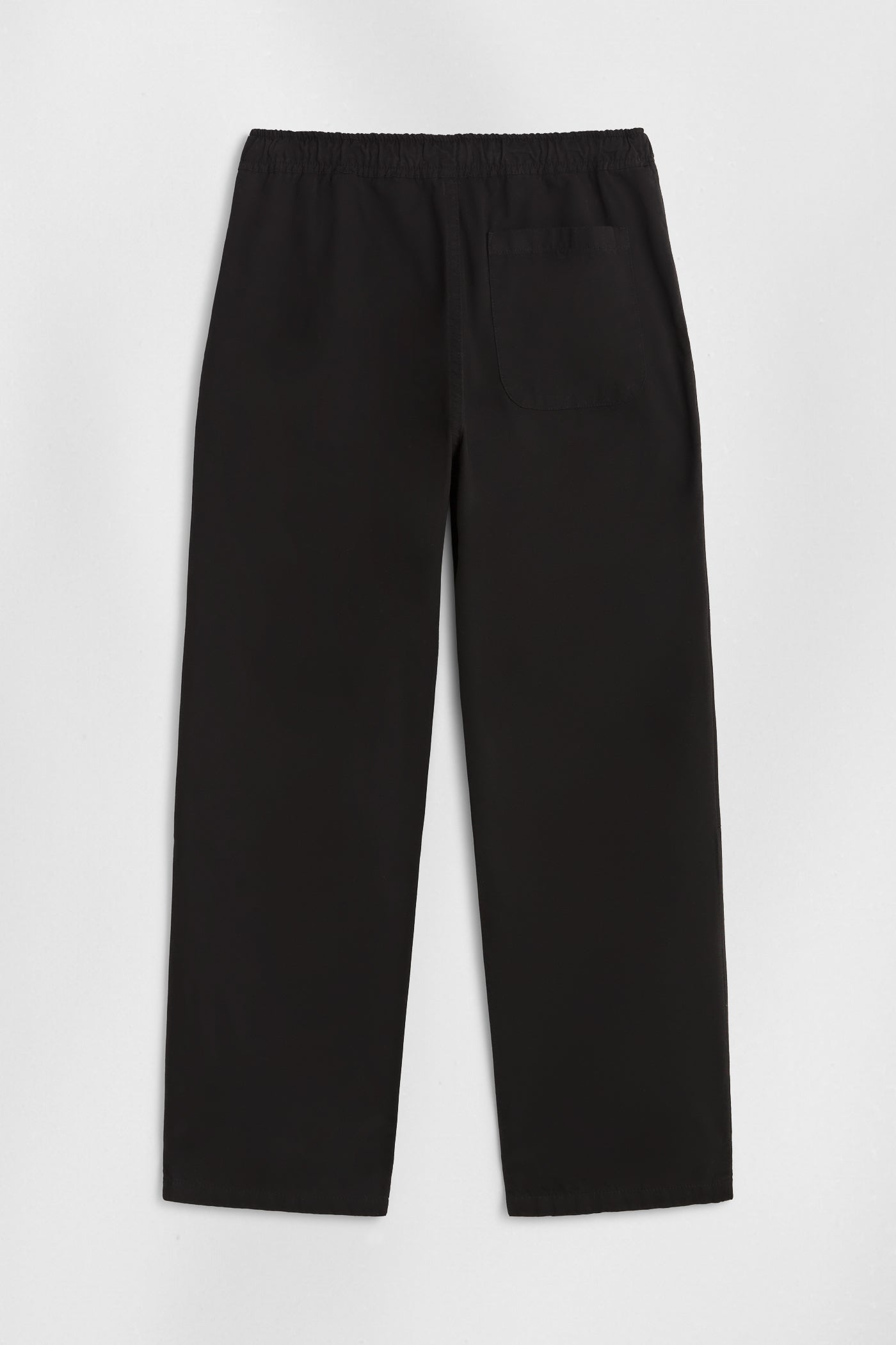 Neutrale knee pants in black. The pants are made from organic cotton and feature an elastic waist.