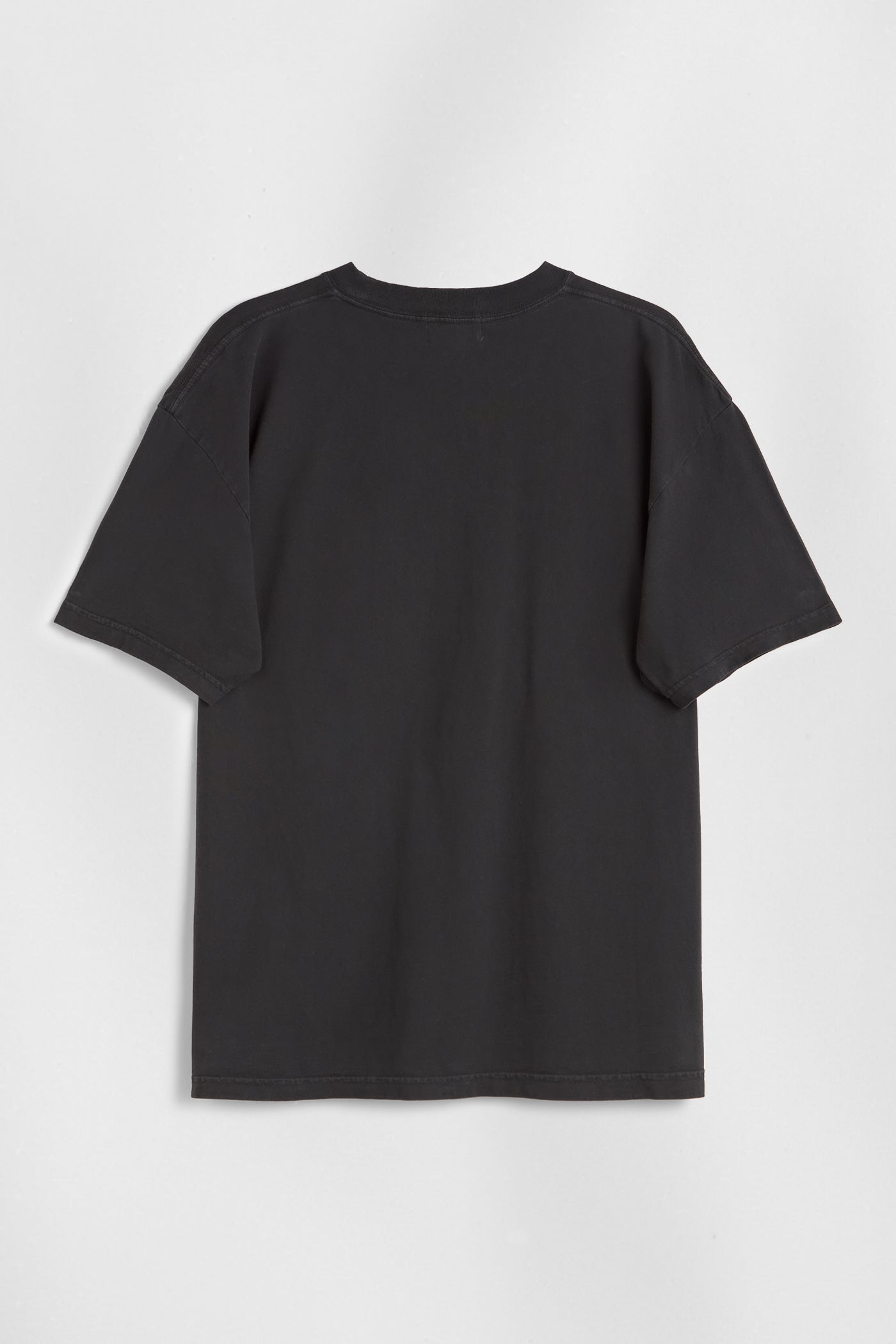 This Unisex, Regular-Fit T-shirt in black is crafted from 100% Certified Organic Cotton and a Garment-dyed finish. Manufactured in Portugal.