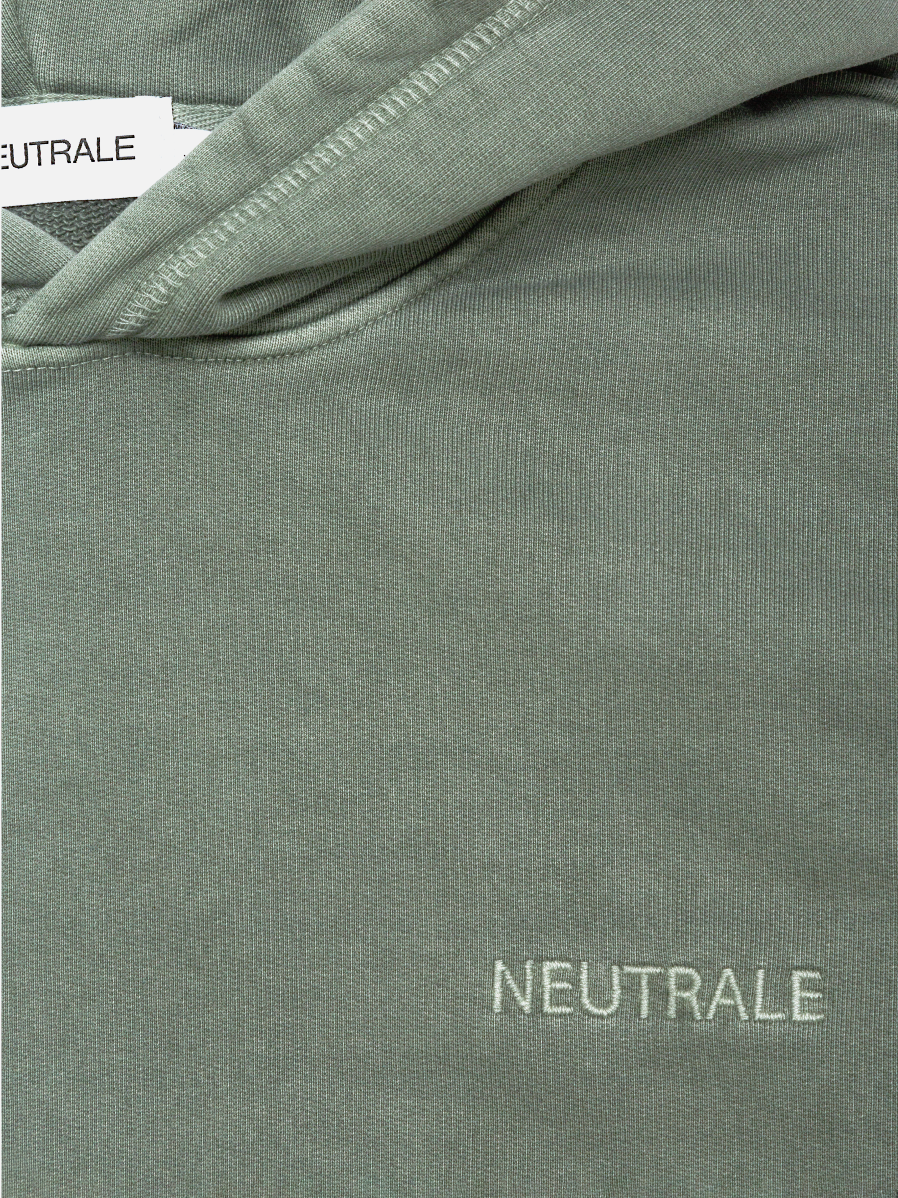 Neutrale heavyweight hoodie in green. Crafted from 100% certified organic cotton and a garment-dyed finish.