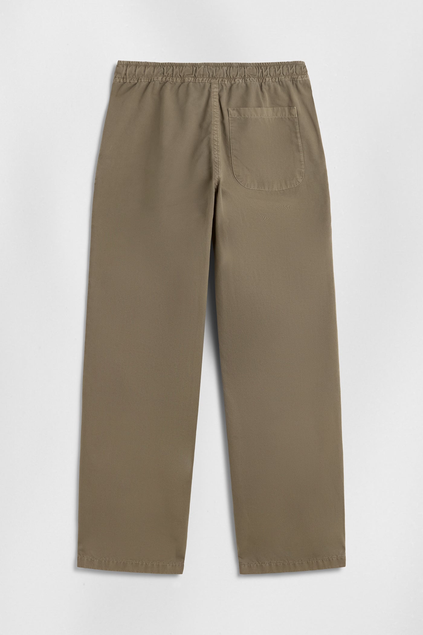 Neutrale knee pants in khaki. The pants are made from organic cotton and feature an elastic waist.