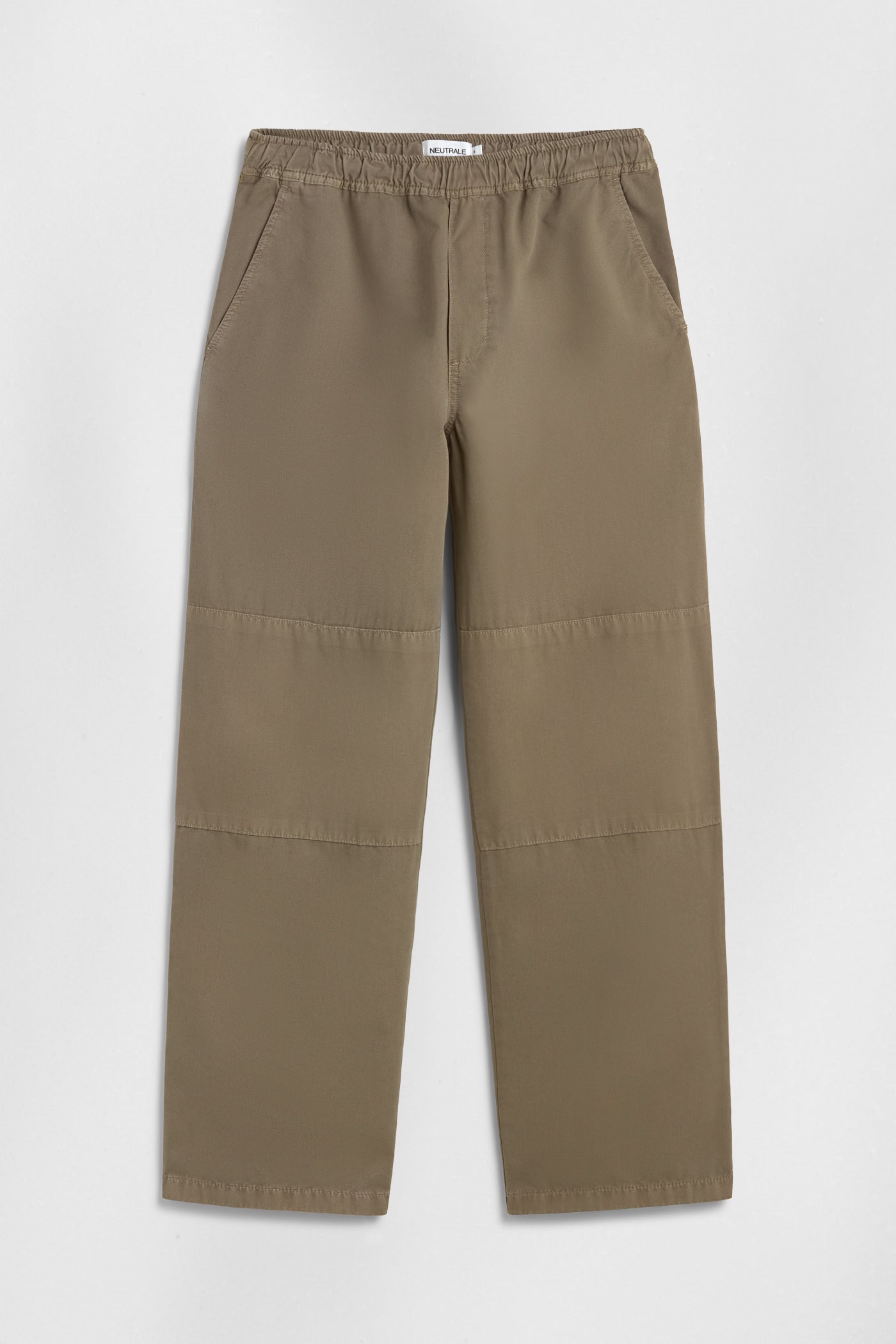 Neutrale knee pants in khaki. The pants are made from organic cotton and feature an elastic waist.