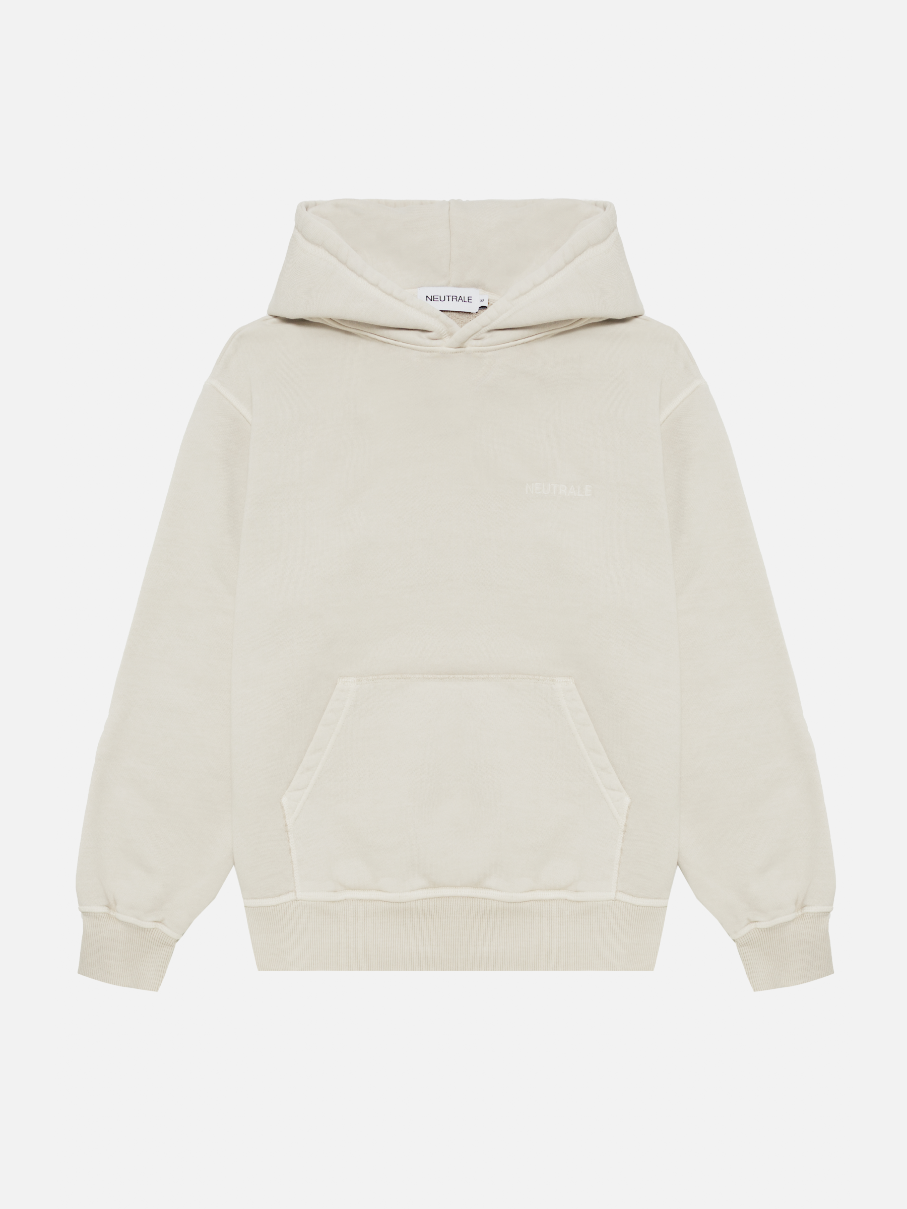 Neutrale heavyweight hoodie in sand. Crafted from 100% certified organic cotton and a garment-dyed finish.